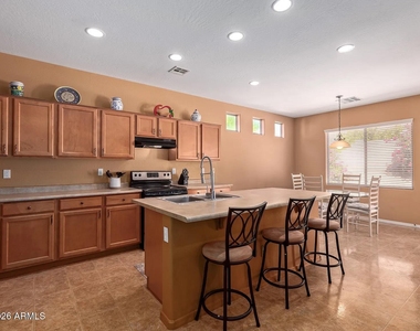 2310 W Spur Drive - Photo Thumbnail 17