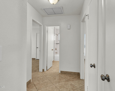 8834 W Purdue Avenue - Photo Thumbnail 14