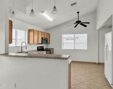 8834 W Purdue Avenue - Photo Thumbnail 9