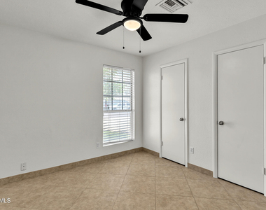 8834 W Purdue Avenue - Photo Thumbnail 16