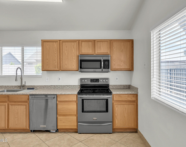 8834 W Purdue Avenue - Photo Thumbnail 11