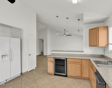 8834 W Purdue Avenue - Photo Thumbnail 12