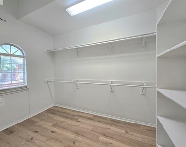 2040 Londonderry Drive - Photo Thumbnail 16