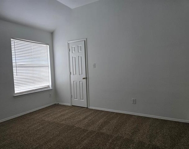 2040 Londonderry Drive - Photo Thumbnail 17
