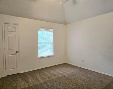 2040 Londonderry Drive - Photo Thumbnail 22