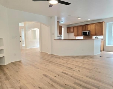 2040 Londonderry Drive - Photo Thumbnail 10