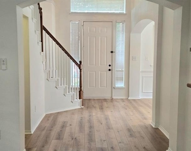2040 Londonderry Drive - Photo Thumbnail 1
