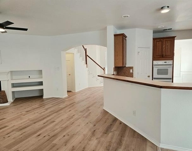 2040 Londonderry Drive - Photo Thumbnail 5