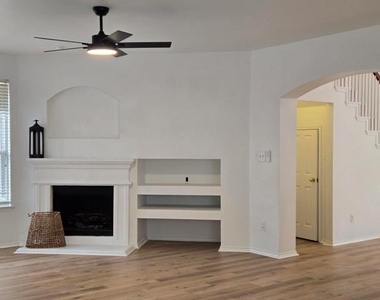 2040 Londonderry Drive - Photo Thumbnail 7
