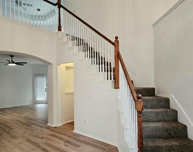 2040 Londonderry Drive - Photo Thumbnail 2
