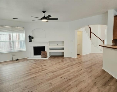 2040 Londonderry Drive - Photo Thumbnail 6