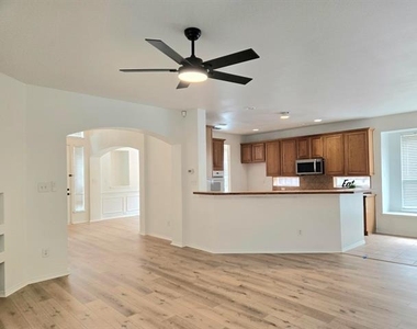 2040 Londonderry Drive - Photo Thumbnail 13