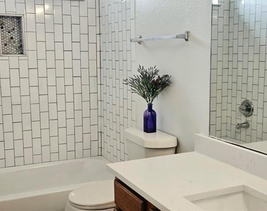 2040 Londonderry Drive - Photo Thumbnail 20