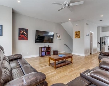 1932 Landon Lane - Photo Thumbnail 11