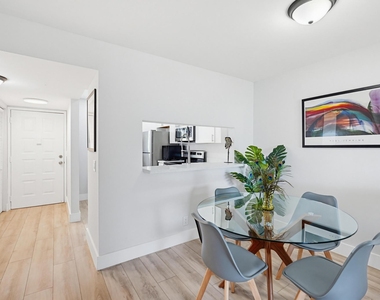7245 Golf Colony Court - Photo Thumbnail 5