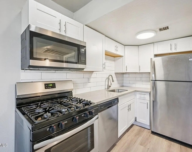 2929 N 38th Street - Photo Thumbnail 1