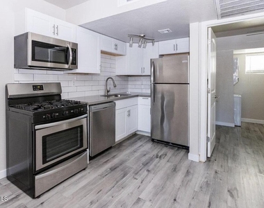 2929 N 38th Street - Photo Thumbnail 4
