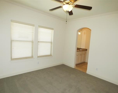 6516 Del Norte Lane - Photo Thumbnail 22