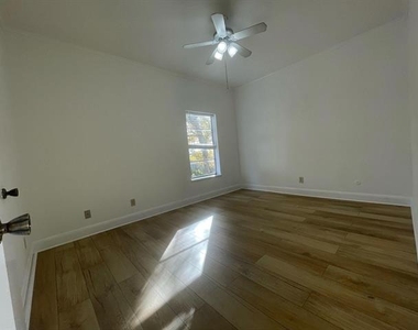 202 S Willomet Avenue - Photo Thumbnail 3