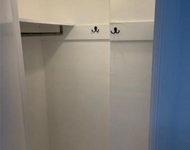 202 S Willomet Avenue - Photo Thumbnail 11