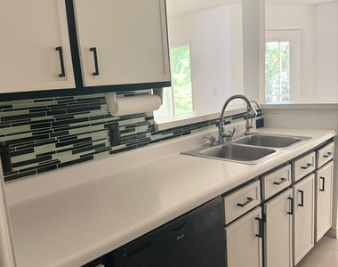 815 West Boynton Beach Boulevard - Photo Thumbnail 9