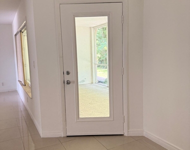 815 West Boynton Beach Boulevard - Photo Thumbnail 4