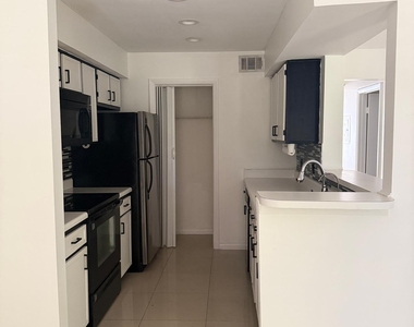 815 West Boynton Beach Boulevard - Photo Thumbnail 8
