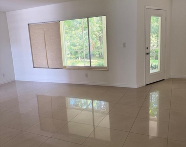 815 West Boynton Beach Boulevard - Photo Thumbnail 2