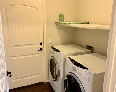 2122 E Cloud Road - Photo Thumbnail 6