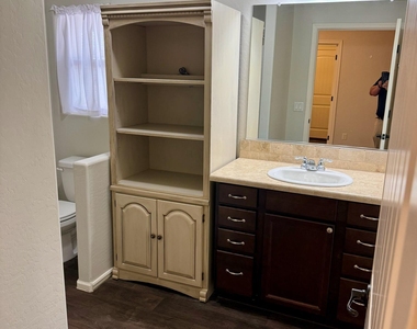 2122 E Cloud Road - Photo Thumbnail 11