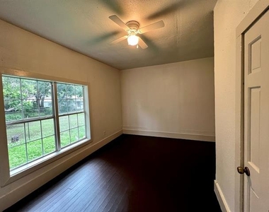 1020 Clinton Street - Photo Thumbnail 7