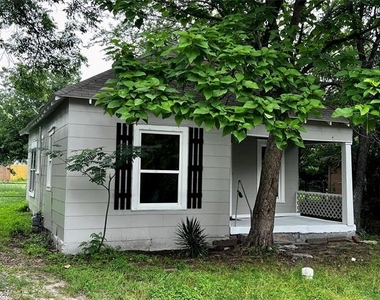 1020 Clinton Street - Photo Thumbnail 12