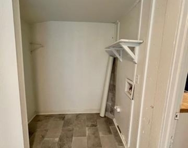 1020 Clinton Street - Photo Thumbnail 9