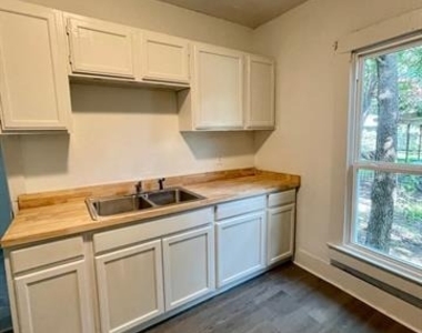 1020 Clinton Street - Photo Thumbnail 3
