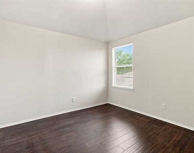 5905 Calloway Drive - Photo Thumbnail 16