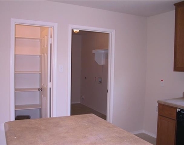 5905 Calloway Drive - Photo Thumbnail 4