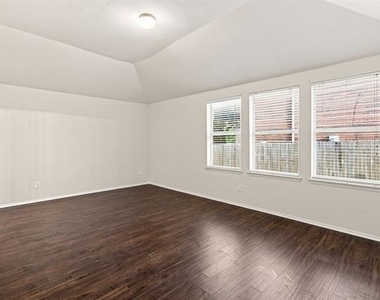 5905 Calloway Drive - Photo Thumbnail 6