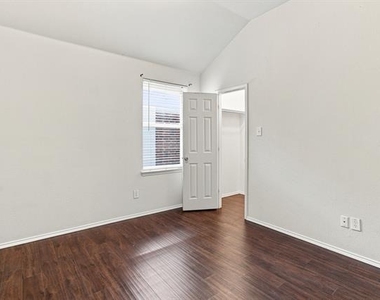 5905 Calloway Drive - Photo Thumbnail 12