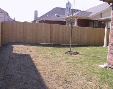 5905 Calloway Drive - Photo Thumbnail 5