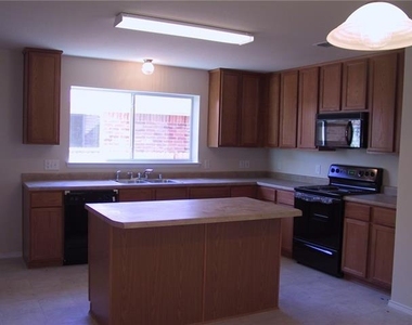 5905 Calloway Drive - Photo Thumbnail 2