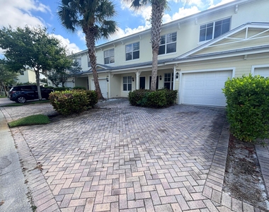 3902 Sabal Way - Photo Thumbnail 4