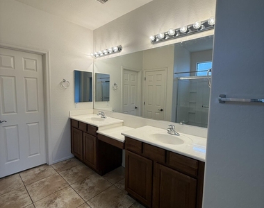 22165 N Celtic Avenue - Photo Thumbnail 10