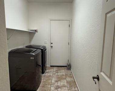 22165 N Celtic Avenue - Photo Thumbnail 6