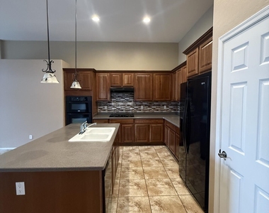 22165 N Celtic Avenue - Photo Thumbnail 2