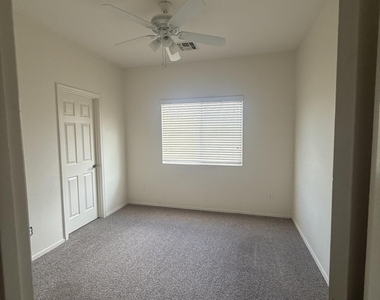 22165 N Celtic Avenue - Photo Thumbnail 7