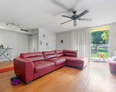 117 Yacht Club Way - Photo Thumbnail 4