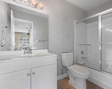 117 Yacht Club Way - Photo Thumbnail 10