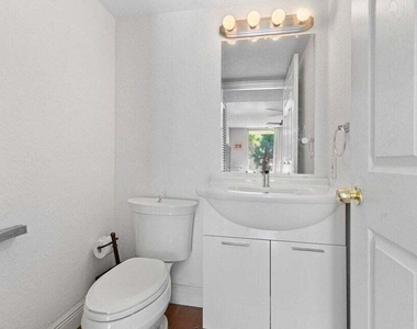 117 Yacht Club Way - Photo Thumbnail 7