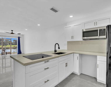 2451 Sw 82nd Avenue - Photo Thumbnail 7