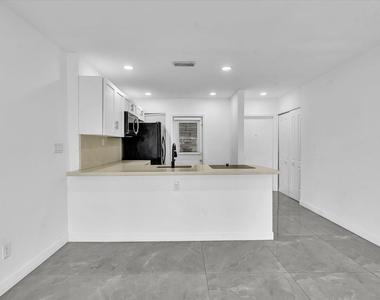 2451 Sw 82nd Avenue - Photo Thumbnail 16